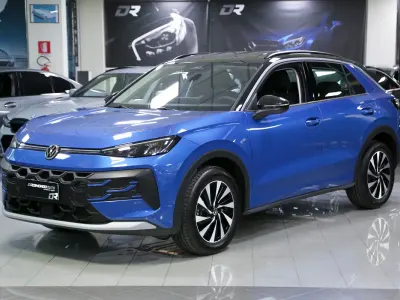 Nuova VW T-Roc Cabriolet Life 115 CV (84 kW) 2026 Celestial blue met. SUV