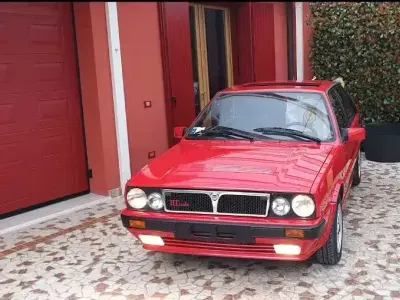 Usata Lancia Delta 140 CV (102 kW) 1991 Rosso Utilitaria