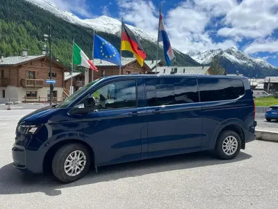 Usata VW Caravelle Life 170 CV (125 kW) 2025 Bluazzurro Furgone
