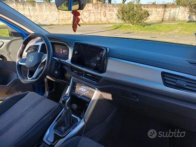 Usata VW T-Roc Life 116 CV (85 kW) 2022 Blu SUV