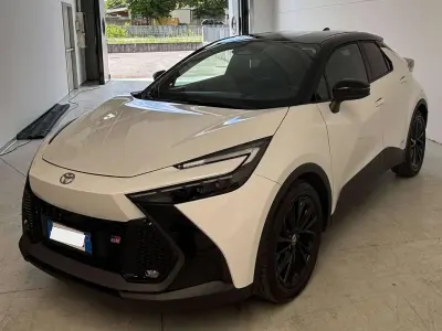 Usata Toyota C-HR Sport 200 CV (147 kW) 2024 Bianco SUV