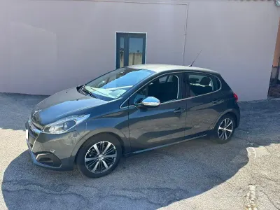 Usata Peugeot 208 Allure 99 CV (72 kW) 2016 Grigio Utilitaria
