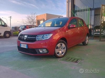 Gebraucht Dacia Sandero 75 PS (55 kW) 2018 Rot Limousine