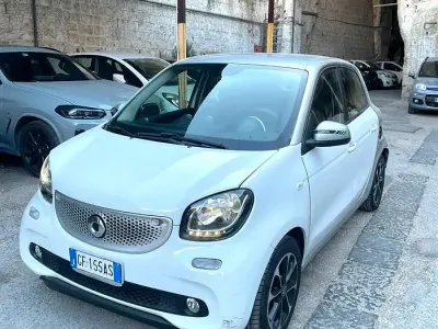 Usata Smart ForFour 71 CV (52 kW) 2017 Bianco Utilitaria
