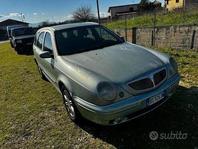 Begagnad Lancia Lybra 110 HK (80 kW) 2001 Grå Kombi