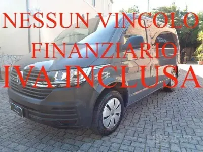Usata VW Caravelle Trendline 110 CV (80 kW) 2022 Grigio Furgone