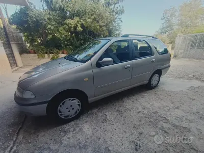 Usado Fiat Palio Wagon 60 HP (44 kW) 2001 Cinzento Carrinha