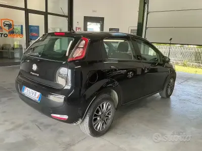 Usata Fiat Punto 77 CV (56 kW) 2012 Nero Utilitaria