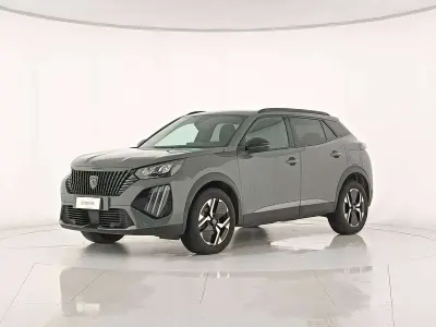 Usata Peugeot 2008 Allure 131 CV (96 kW) 2023 Grigio scuro met SUV