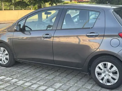 Usata Toyota Yaris Active 90 CV (66 kW) 2013 Utilitaria