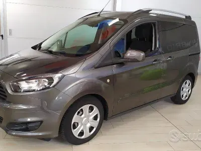 Usata Ford Tourneo Courier 75 CV (55 kW) 2017 Grigio Monovolume