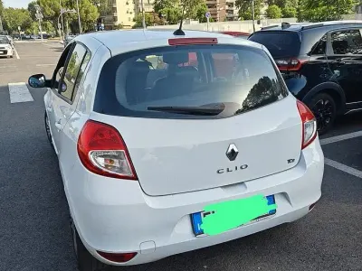 Usata Renault Clio III 75 CV (55 kW) 2012 Bianco Berlina