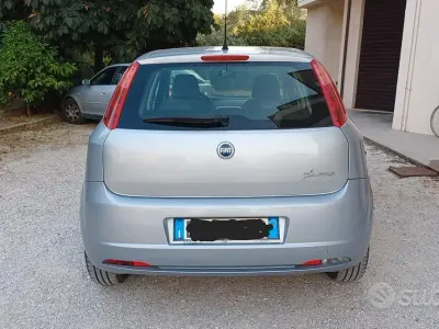 Usata Fiat Grande Punto 77 CV (56 kW) 2006 Grigio Utilitaria