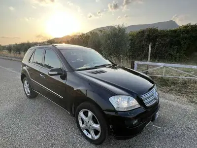 Usata Mercedes ML320 224 CV (164 kW) 2007 Nero SUV