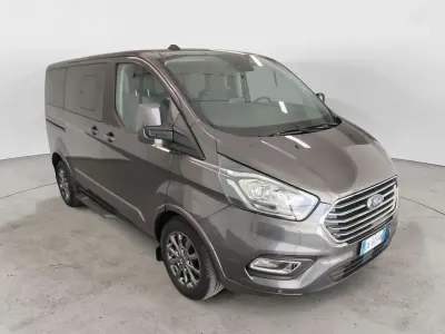 Usata Ford Tourneo Titanium 136 CV (100 kW) 2023 Grigio Monovolume