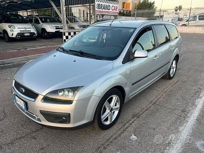 Usata Ford Focus Ghia 89 CV (65 kW) 2006 Grigio Station wagon