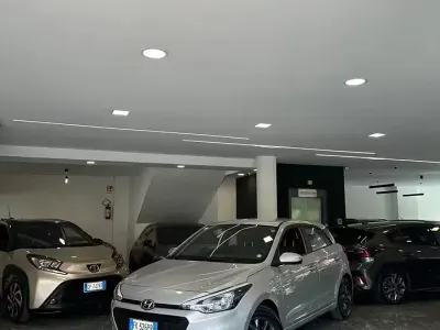 Usata Hyundai i20 Classic 75 CV (55 kW) 2017 Grigio Berlina
