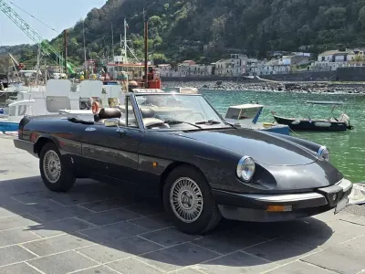 Begagnad Alfa Romeo Spider Veloce 128 HK (94 kW) 1983 Svart Cab