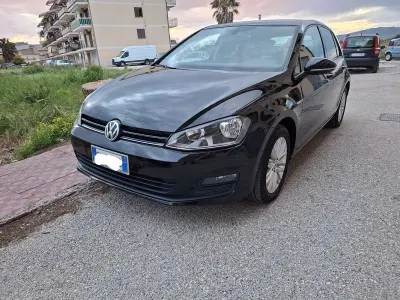 Usata VW Golf VII Highline 105 CV (77 kW) 2014 Berlina