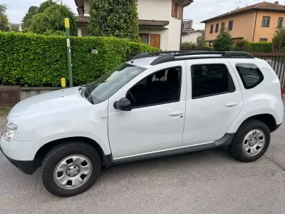 Usata Dacia Duster Lauréate 105 CV (77 kW) 2012 Bianco SUV