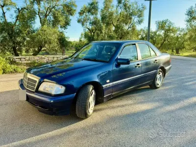 Usata Mercedes C220 95 CV (69 kW) 1997 Blu Berlina
