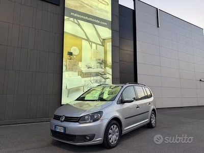Begagnad VW Touran Comfortline 105 HK (77 kW) 2012 Grå Minibuss