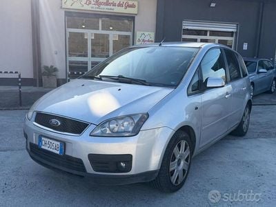 Usata 2004 Ford C-MAX Ghia Monovolume | 2990 € (Buon prezzo)