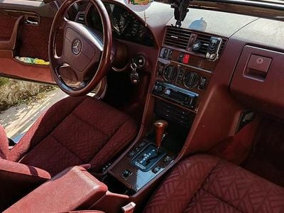 Usata Mercedes C200 136 CV (100 kW) 1994 Marrone Berlina