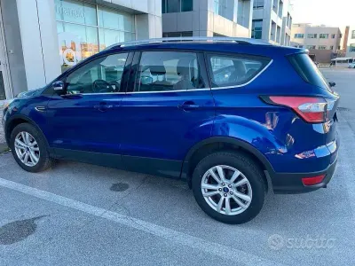 Usata Ford Kuga 120 CV (88 kW) 2017 Bluazzurro SUV