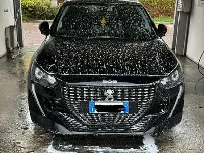 Usata Peugeot 208 Allure 101 CV (74 kW) 2022 Utilitaria