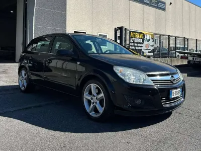 Usata Opel Astra 125 CV (91 kW) 2009 Nero Berlina