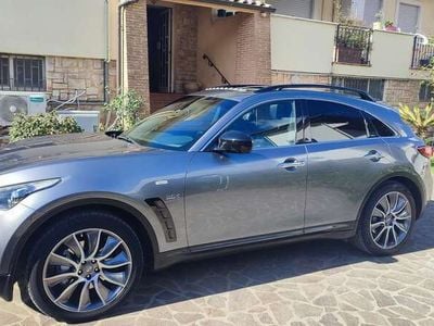 Infiniti QX70