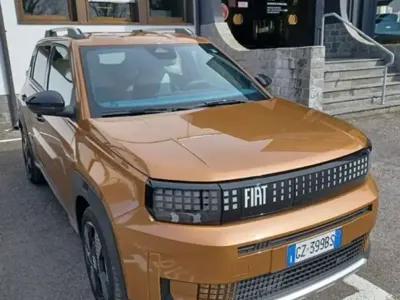 Usata Fiat Grande Panda La Prima 83 kW (113 CV) 2025 Marrone Utilitaria