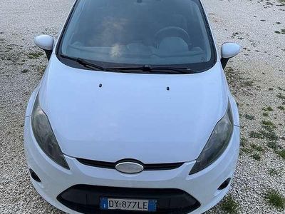 Usata Ford Fiesta Individual 90 CV (66 kW) 2009 Bianco Utilitaria