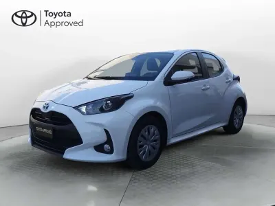 Usata Toyota Yaris Hybrid Active 116 CV (85 kW) 2022 Bianco Berlina