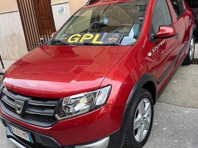 Usata Dacia Sandero Stepway 90 CV (66 kW) 2016 Rosso Berlina