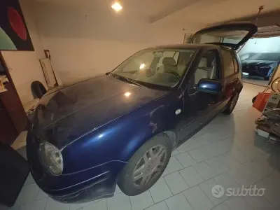 Usata VW Golf IV 130 CV (95 kW) 2004 Bluazzurro Berlina