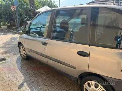 Usata Fiat Multipla 110 CV (80 kW) 2001 Grigio Monovolume