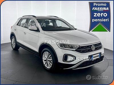 Usata VW T-Roc Life 110 CV (80 kW) 2023 Bianco SUV
