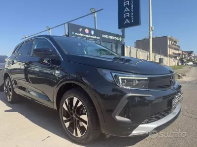 Usata Opel Grandland X Business Elegance 131 CV (96 kW) 2022 Nero SUV
