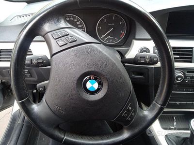 Usata BMW 318 143 CV (105 kW) 2011 Grigio Station wagon