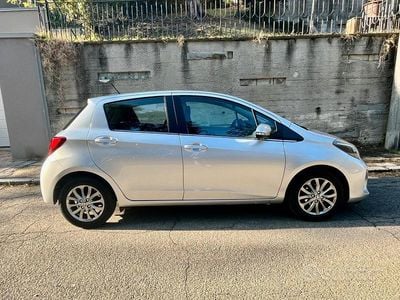 Usata Toyota Yaris 69 CV (50 kW) 2016 Grigio Berlina