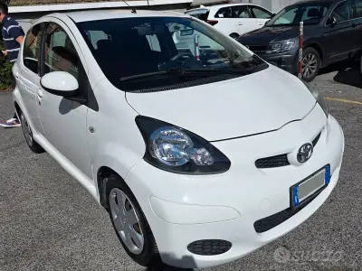 Usata Toyota Aygo Connect Style 68 CV (50 kW) 2011 Bianco Utilitaria