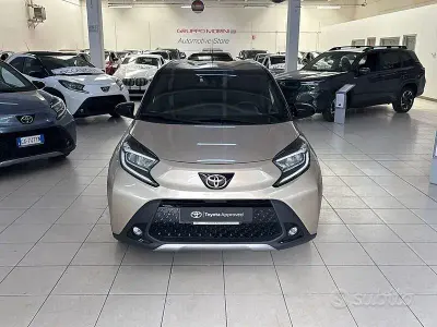 Usata Toyota Aygo X Lounge 72 CV (52 kW) 2022 Beige SUV