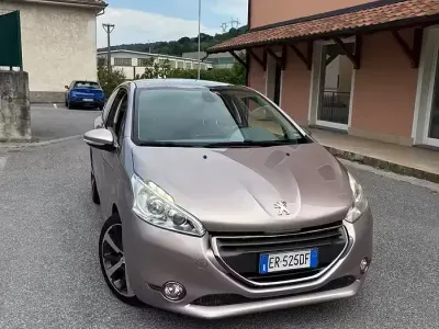 Usata Peugeot 208 115 CV (84 kW) 2013 Viola Utilitaria