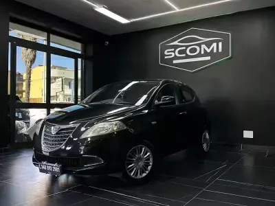 Usado Lancia Ypsilon 69 HP (50 kW) 2012 Preto Citadino