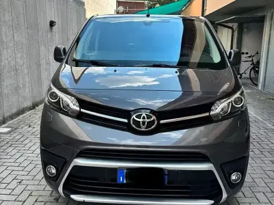 Usata Toyota Proace Verso 120 CV (88 kW) 2019 Grigio Station wagon