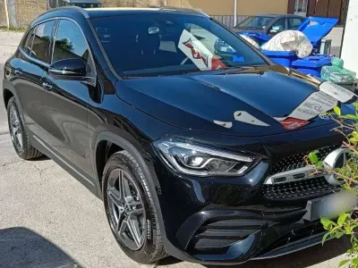 Usata Mercedes GLA180 Premium 116 CV (85 kW) 2023 Nero SUV