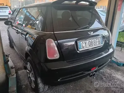 Usata Mini Cooper 88 CV (64 kW) 2005 Nero Utilitaria