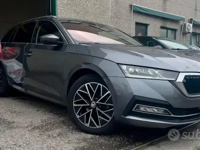 Usata Skoda Octavia Executive 150 CV (110 kW) 2022 Grigio Station wagon